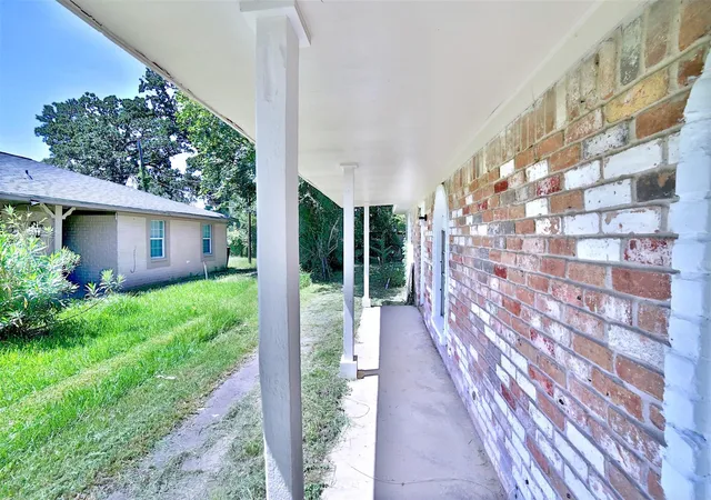 3rd image of 9409 Kentshire Dr, Houston, TX 77078 | MLS# 70425857