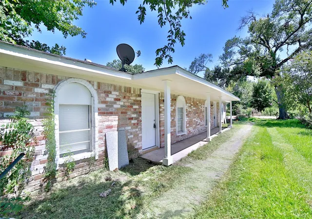 4th image of 9409 Kentshire Dr, Houston, TX 77078 | MLS# 70425857