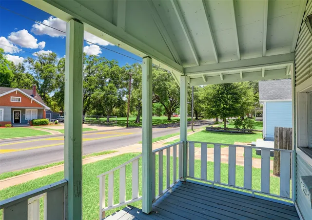 Photo 3 of Single family home for sale at 523 E Mulberry St, Angleton, TX 77515 | MLS# 27612959 | Listing updated on 2026-09-15