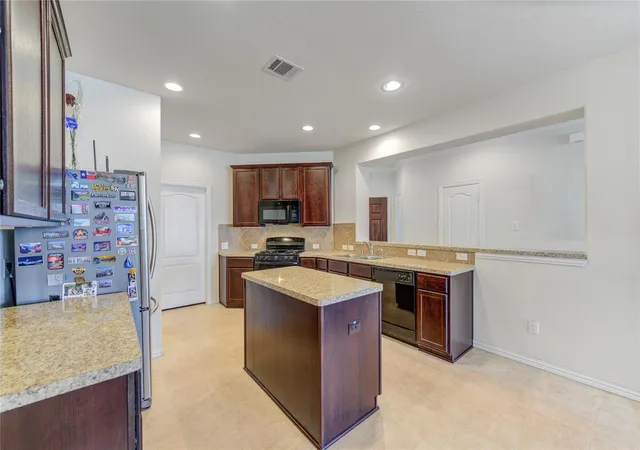 Photo 2 of Single family home for sale at 5103 Dartmoor Ridge Trl, Houston, TX 77066 | MLS# 10047161 | Listing updated on 2026-09-21