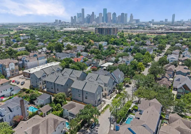 Photo 3 of Single family home for sale at 2918 Michaux St, Houston, TX 77009 | MLS# 33656109 | Listing updated on 2026-09-19
