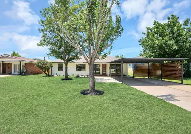 Photo 2 of Single family home for sale at 1715 Fawnhope Dr, Houston, TX 77008 | MLS# 71702171 | Listing updated on 2026-09-14