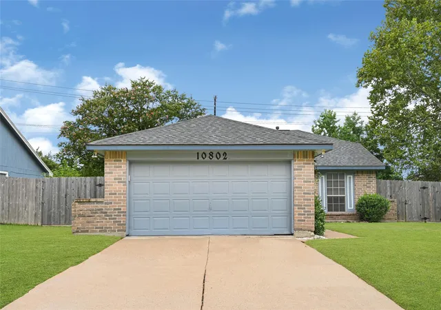 Photo 2 of Single family home for sale at 10802 Forest Leaf Dr, Sugar Land, TX 77498 | MLS# 17726577 | Listing updated on 2026-08-24
