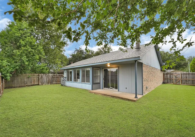 Photo 5 of Single family home for sale at 10802 Forest Leaf Dr, Sugar Land, TX 77498 | MLS# 17726577 | Listing updated on 2026-08-24