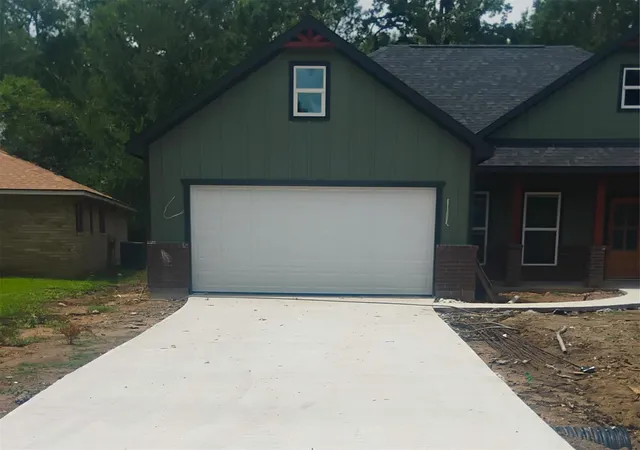 Photo 4 of Sale Pending at 530 Candlelight Ln, Livingston, TX 77351 | MLS# 49105887 | Listing updated on 2026-08-10