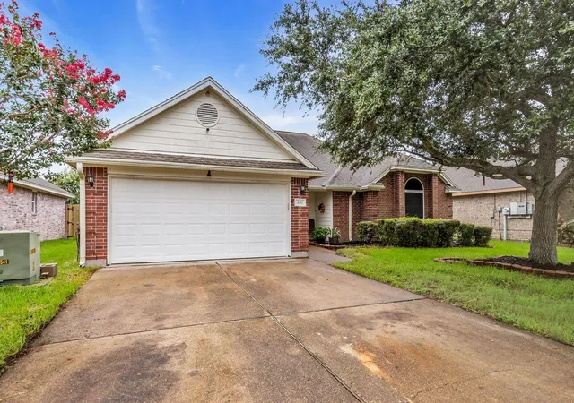 Photo 2 of Single family home for sale at 657 26th Avenue N, Texas City, TX 77590 | MLS# 74651152 | Listing updated on 2026-08-22