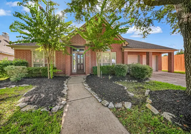 1st image of 3214 Waters Edge Dr, Manvel, TX 77578 | MLS# 8845649