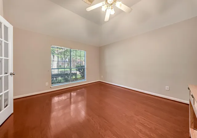 2nd image of 3214 Waters Edge Dr, Manvel, TX 77578 | MLS# 8845649