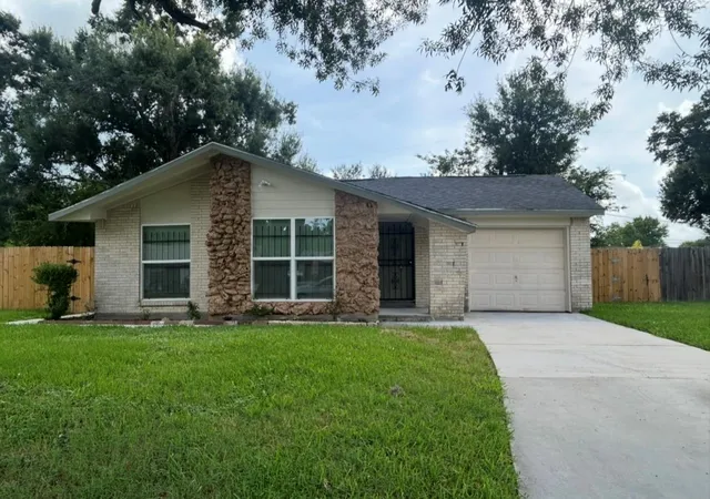 1st image of 10911 Lockgate Ln, Houston, TX 77048 | MLS# 87171578
