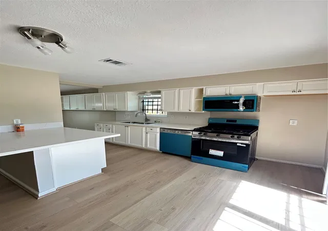 4th image of 10911 Lockgate Ln, Houston, TX 77048 | MLS# 87171578