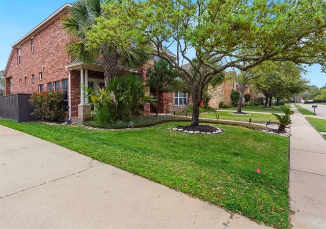 Photo 2 of Single family home for sale at 5715 Santa Fe Springs Dr, Houston, TX 77041 | MLS# 91958857 | Listing updated on 2026-09-17