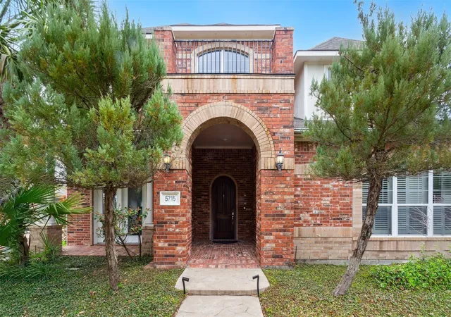 Photo 3 of Single family home for sale at 5715 Santa Fe Springs Dr, Houston, TX 77041 | MLS# 91958857 | Listing updated on 2026-09-17