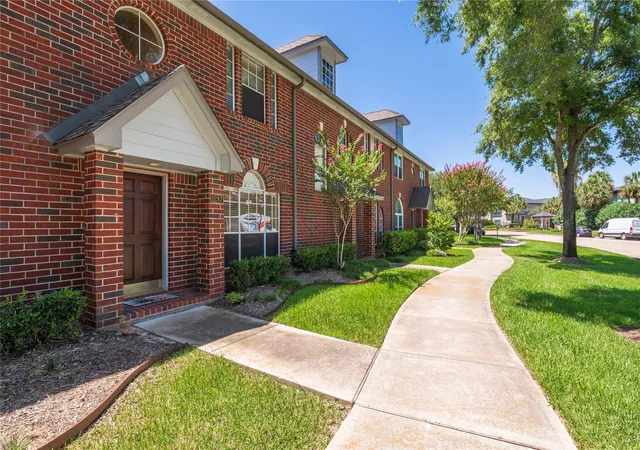 3rd image of 1287 El Camino Village Dr, Webster, TX 77058 | MLS# 19463063