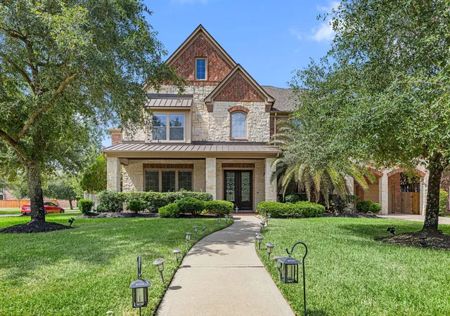 Photo 3 of Single family home for sale at 26618 Ridgefield Park Ln, Cypress, TX 77433 | MLS# 70626173 | Listing updated on 2026-09-12