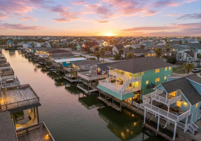Photo 3 of Sale Pending at 22105 Zapata Dr, Galveston, TX 77554 | MLS# 76026546 | Listing updated on 2026-09-08