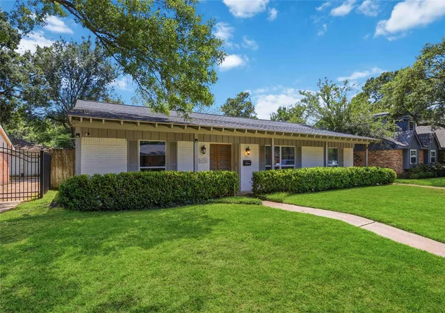 3rd image of 6131 Dumfries Dr, Houston, TX 77096 | MLS# 27148508