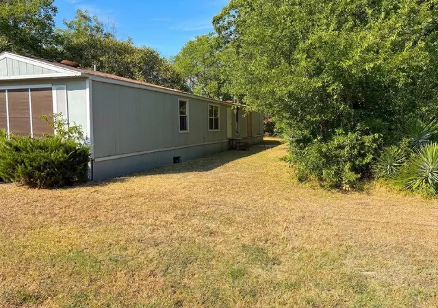 Photo 2 of Single family home for sale at 1304 S Beaton St, Corsicana, TX 75110 | MLS# 44769543 | Listing updated on 2026-09-14