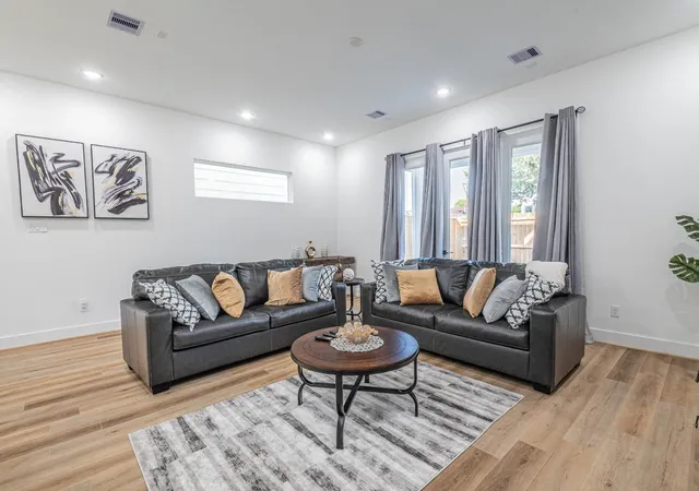 2nd image of 3507 Ennis St, Houston, TX 77004 | MLS# 98909457