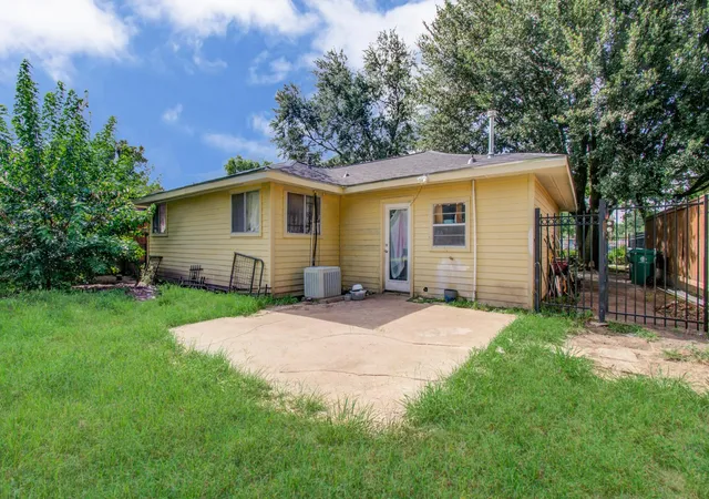 33rd image of 981 S Victory Dr, Houston, TX 77088 | MLS# 39847310