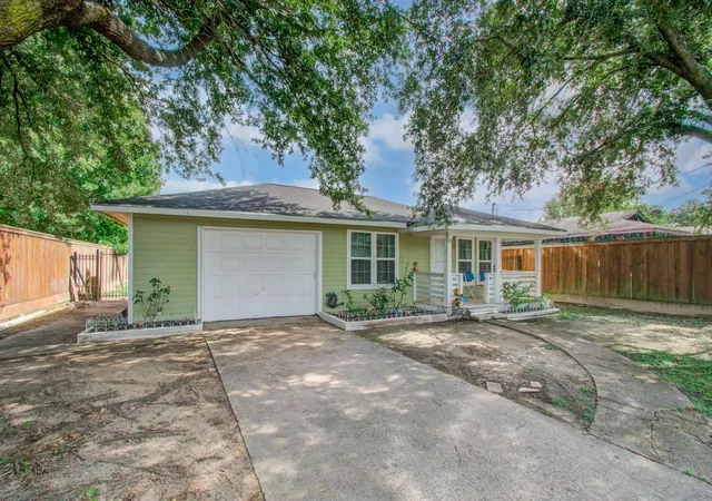 5th image of 981 S Victory Dr, Houston, TX 77088 | MLS# 39847310