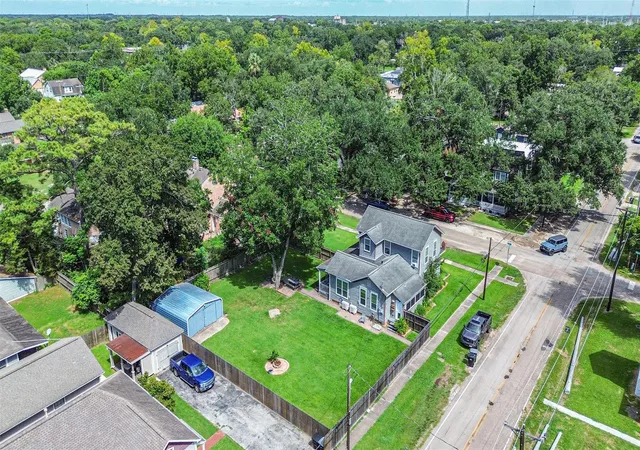 34th image of 503 W Blum St, Alvin, TX 77511 | MLS# 4018963