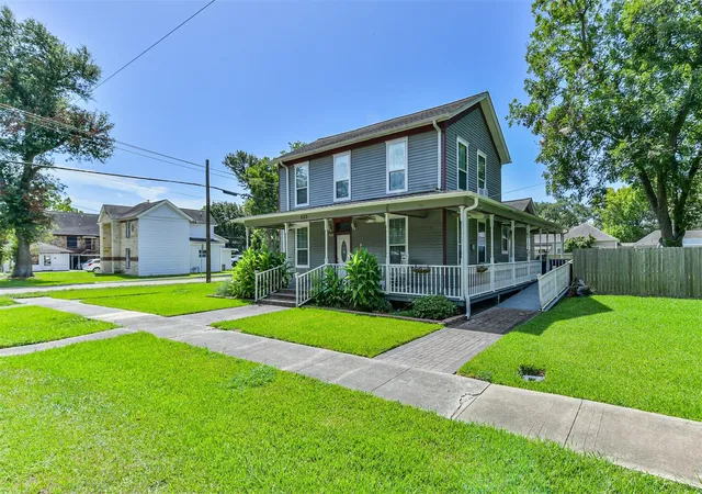 Photo 3 of Single family home for sale at 503 W Blum St, Alvin, TX 77511 | MLS# 4018963 | Listing updated on 2026-09-16