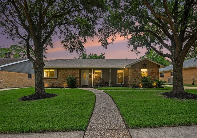Photo 1 of Sale Pending at 722 Seaway Dr, El Lago, TX 77586 | MLS# 46202526 | Listing updated on 2026-09-13