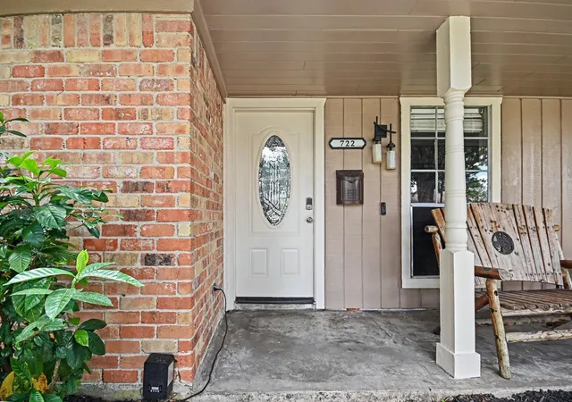 Photo 4 of Sale Pending at 722 Seaway Dr, El Lago, TX 77586 | MLS# 46202526 | Listing updated on 2026-09-13