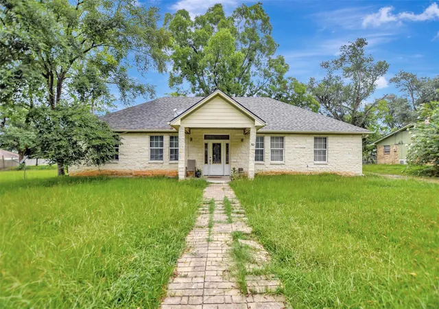 Photo 1 of Single family home for sale at 306 Heath Ave, Madisonville, TX 77864 | MLS# 8832666 | Listing updated on 2026-08-12