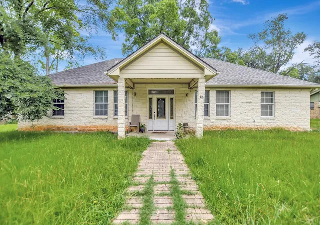 Photo 3 of Single family home for sale at 306 Heath Ave, Madisonville, TX 77864 | MLS# 8832666 | Listing updated on 2026-08-12