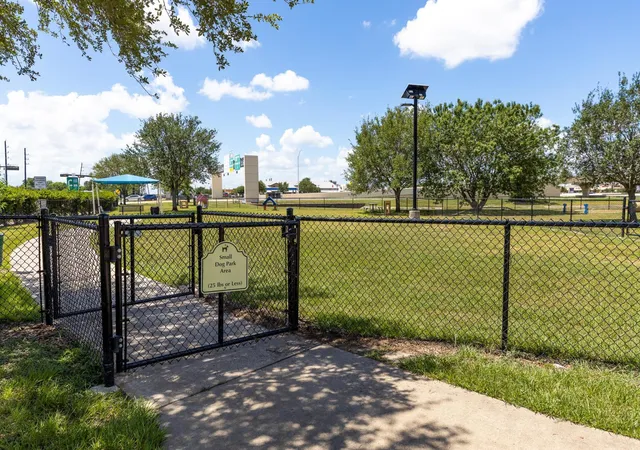 42nd image of 827 N Wellsford Dr, Pearland, TX 77584 | MLS# 56864232