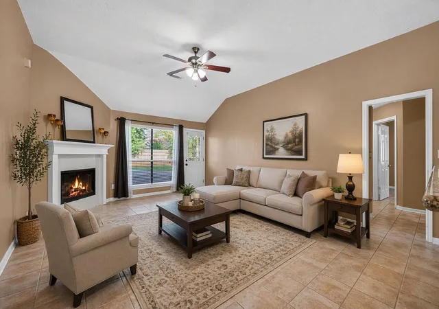 image of 827 N Wellsford Dr, Pearland, TX 77584 | MLS# 56864232