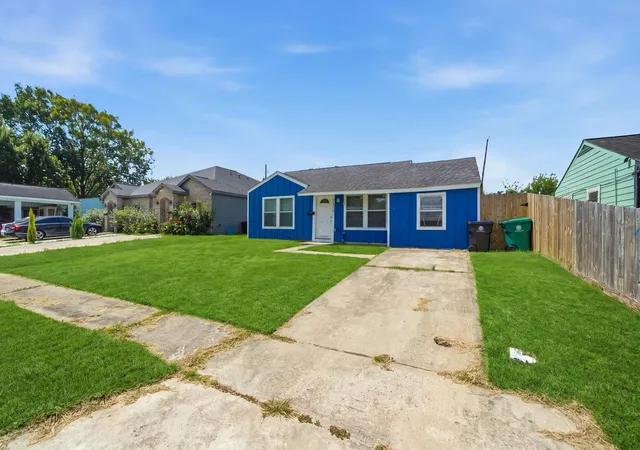 2nd image of 5330 Pershing St, Houston, TX 77033 | MLS# 66218618
