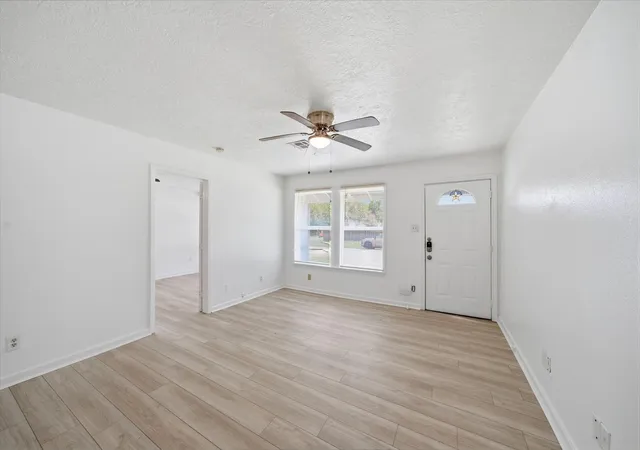 3rd image of 5330 Pershing St, Houston, TX 77033 | MLS# 66218618