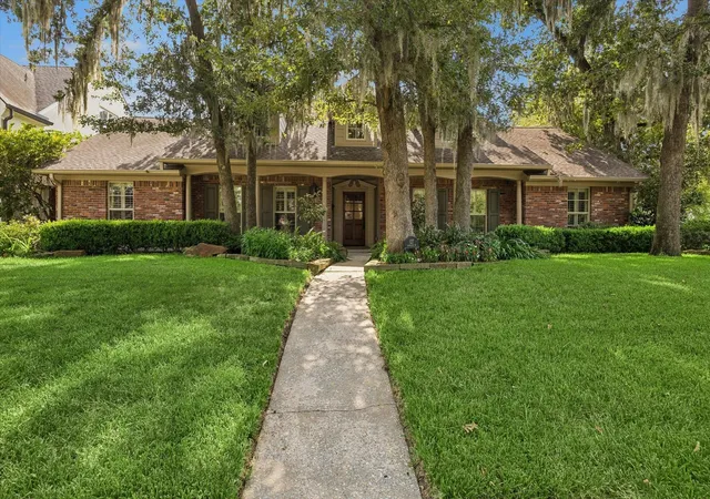 Photo 1 of Sale Pending at 127 Fawnlake Dr, Houston, TX 77079 | MLS# 42984463 | Listing updated on 2026-09-09