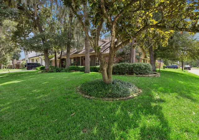 Photo 2 of Sale Pending at 127 Fawnlake Dr, Houston, TX 77079 | MLS# 42984463 | Listing updated on 2026-09-09
