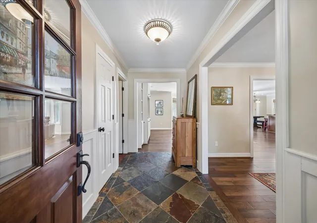 Photo 4 of Sale Pending at 127 Fawnlake Dr, Houston, TX 77079 | MLS# 42984463 | Listing updated on 2026-09-09