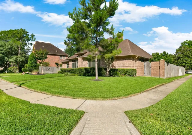 25th image of 15935 Parkchester Dr, Houston, TX 77062 | MLS# 24193157