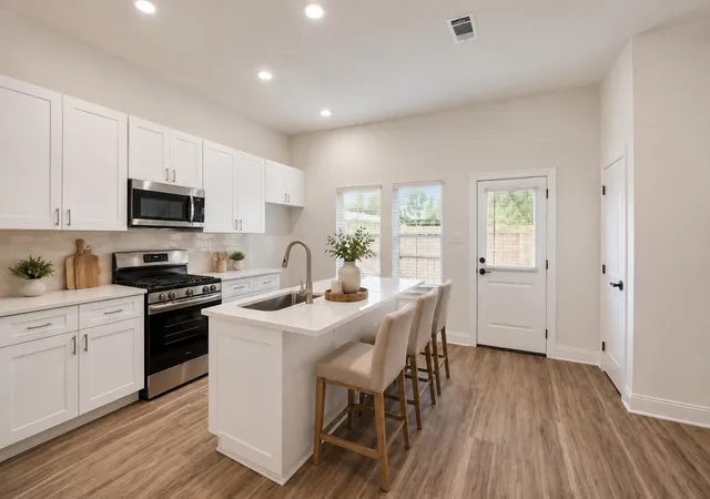 2nd image of 412 W Marlin Street, Willis, TX 77378 | MLS# 25487252