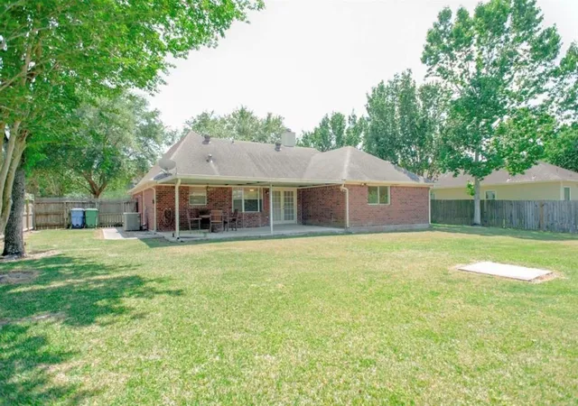 15th image of 1105 E Adoue St, Alvin, TX 77511 | MLS# 16946581