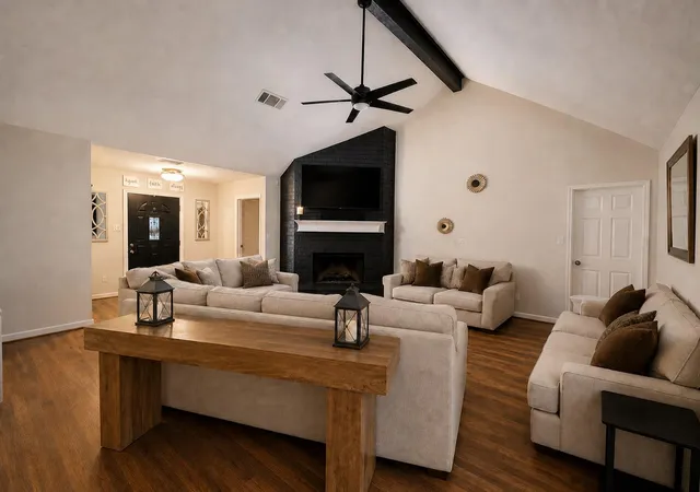 2nd image of 1105 E Adoue St, Alvin, TX 77511 | MLS# 16946581