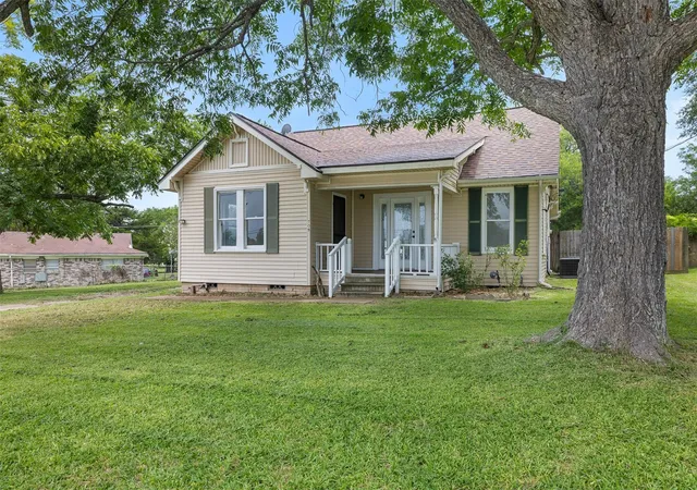 1st image of 709 Burleson St, Brenham, TX 77833 | MLS# 72337186