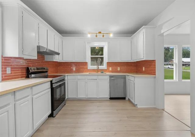 2nd image of 709 Burleson St, Brenham, TX 77833 | MLS# 72337186