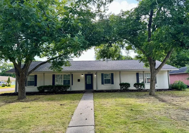 Photo 1 of Single family home for sale at 1907 Amy Dr, Baytown, TX 77520 | MLS# 41917826 | Listing updated on 2026-09-16