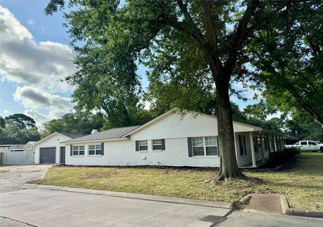 Photo 3 of Single family home for sale at 1907 Amy Dr, Baytown, TX 77520 | MLS# 41917826 | Listing updated on 2026-09-16