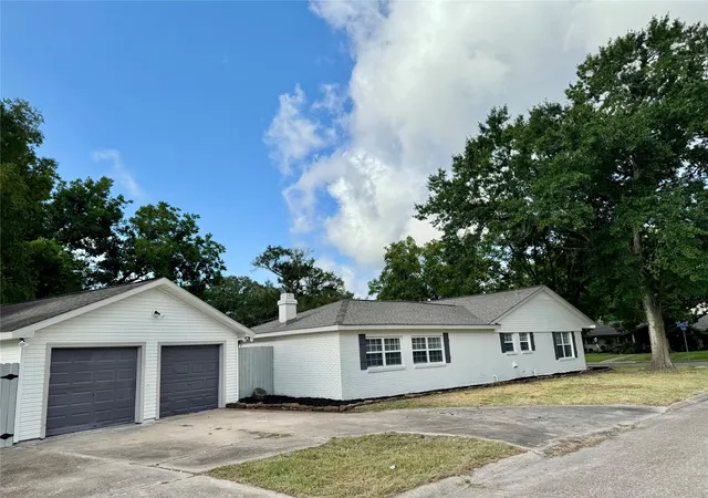 Photo 3 of Single family home for sale at 1907 Amy Dr, Baytown, TX 77520 | MLS# 41917826 | Listing updated on 2026-09-16