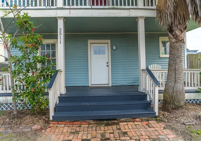 2nd image of 2511 Avenue L, Galveston, TX 77550 | MLS# 86101252