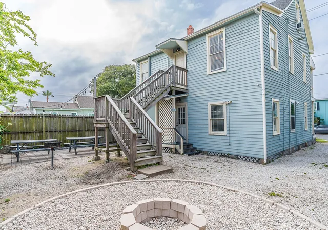 50th image of 2511 Avenue L, Galveston, TX 77550 | MLS# 86101252