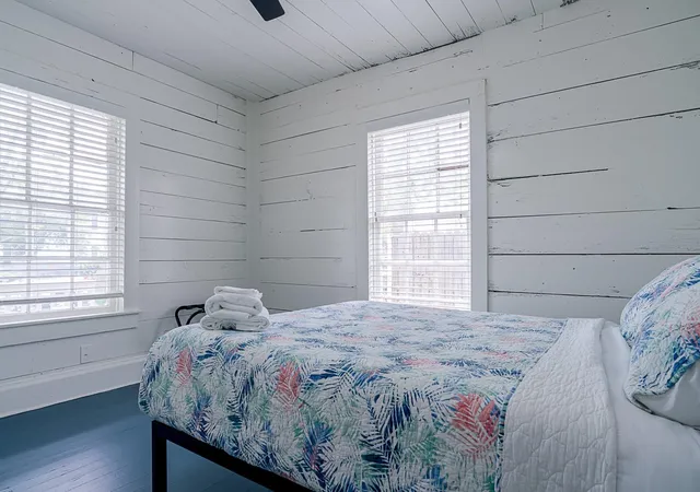 5th image of 2511 Avenue L, Galveston, TX 77550 | MLS# 86101252