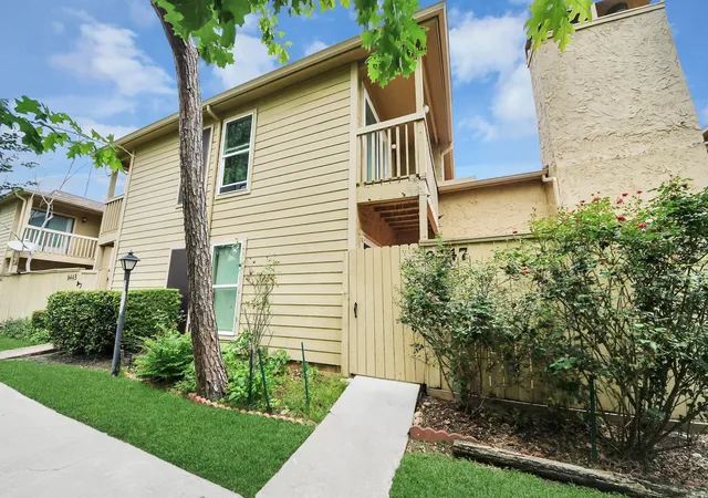 2nd image of 9447 Pagewood Ln, Houston, TX 77063
